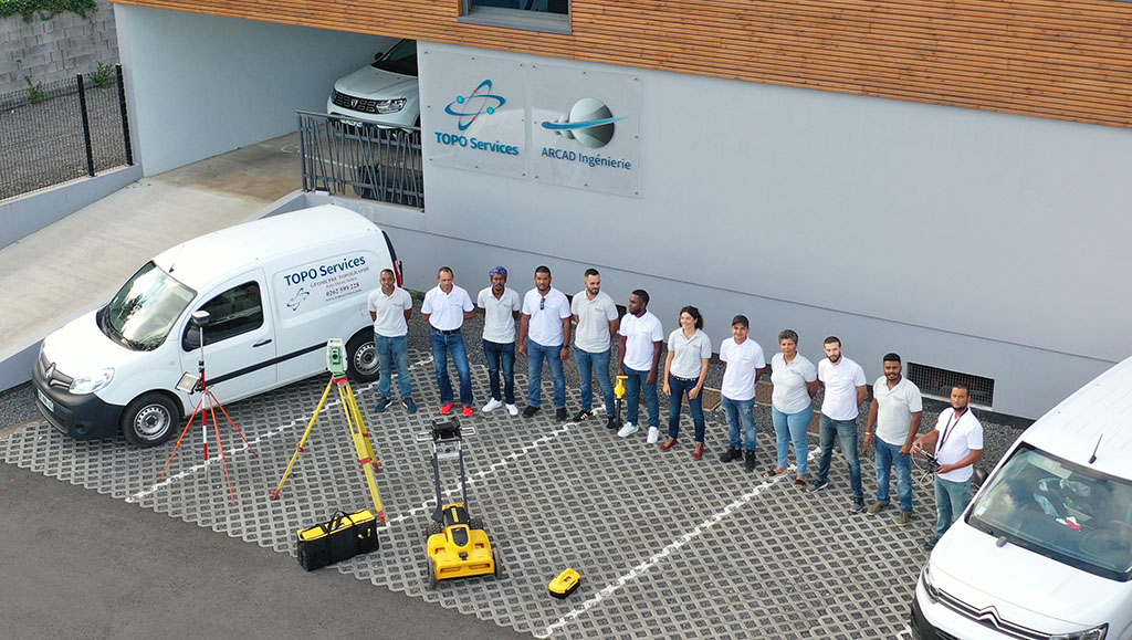 Photo de l'équipe de Topo Services, entreprise de topographie sur la Réunion