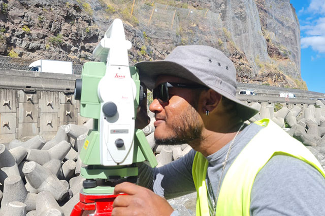 Photo de Thomas, géomètre-topographe de l'entreprise Topo Services à la Réunion