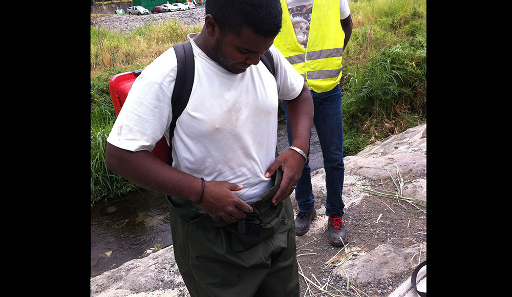 Préparation équipement en vue d'un accès par ravine - Photo de TOPO Services